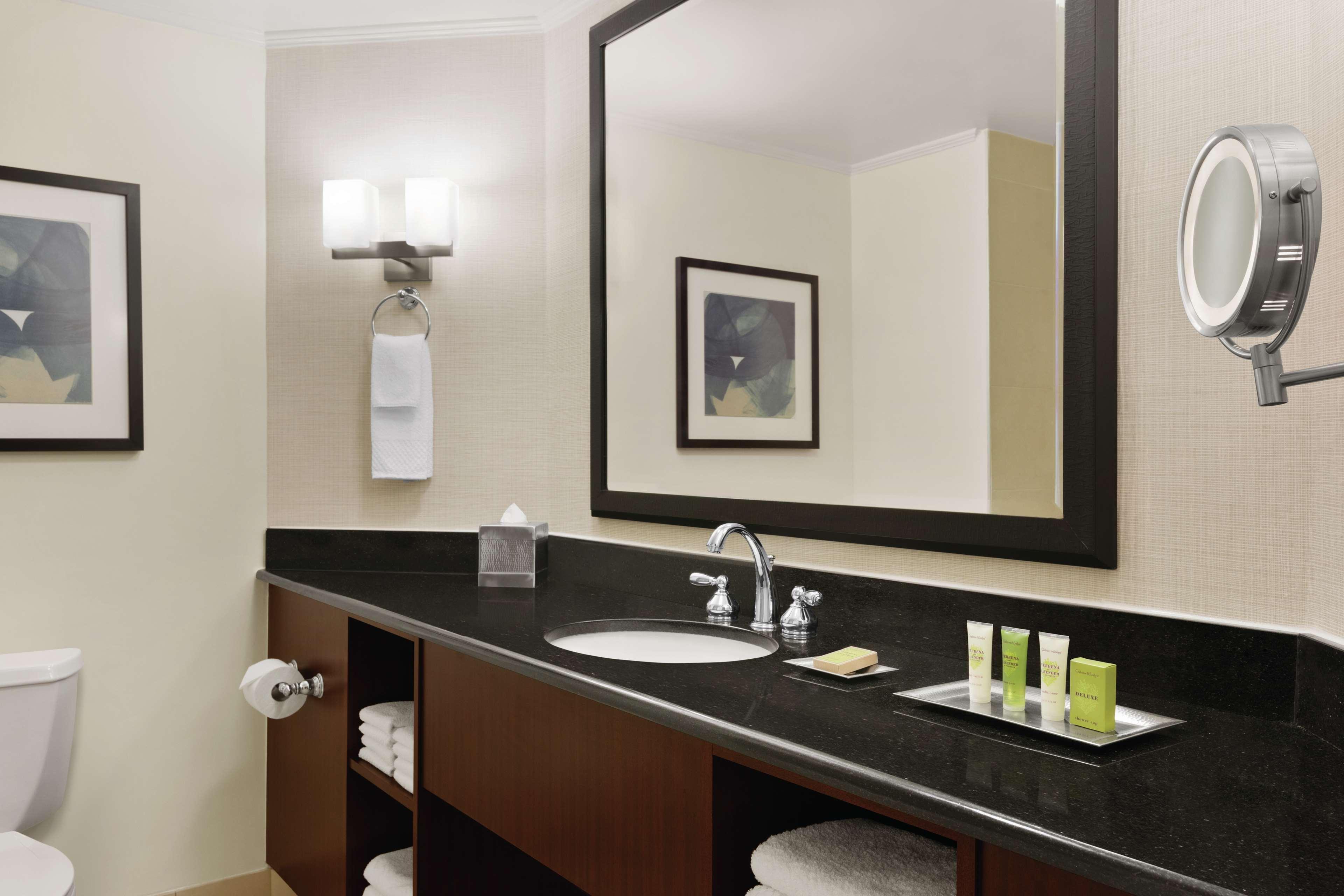 Hotel Doubletree By Hilton South Charlotte Tyvola Exterior foto