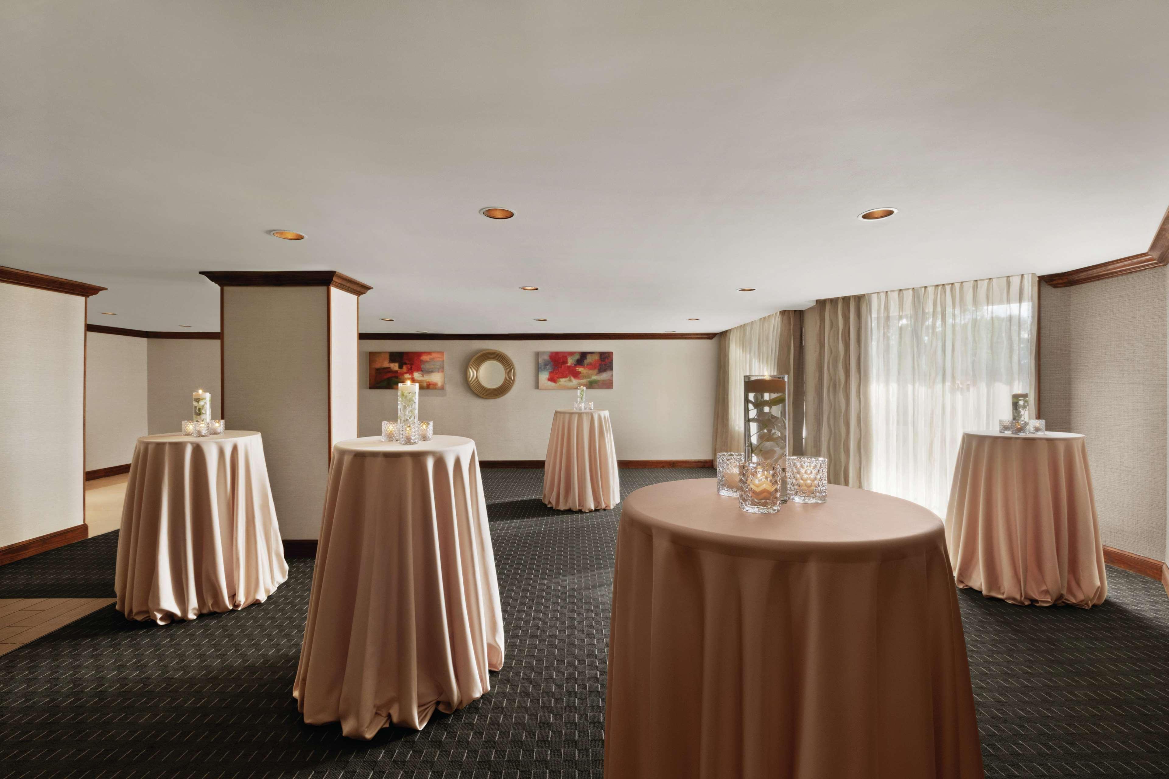 Hotel Doubletree By Hilton South Charlotte Tyvola Exterior foto