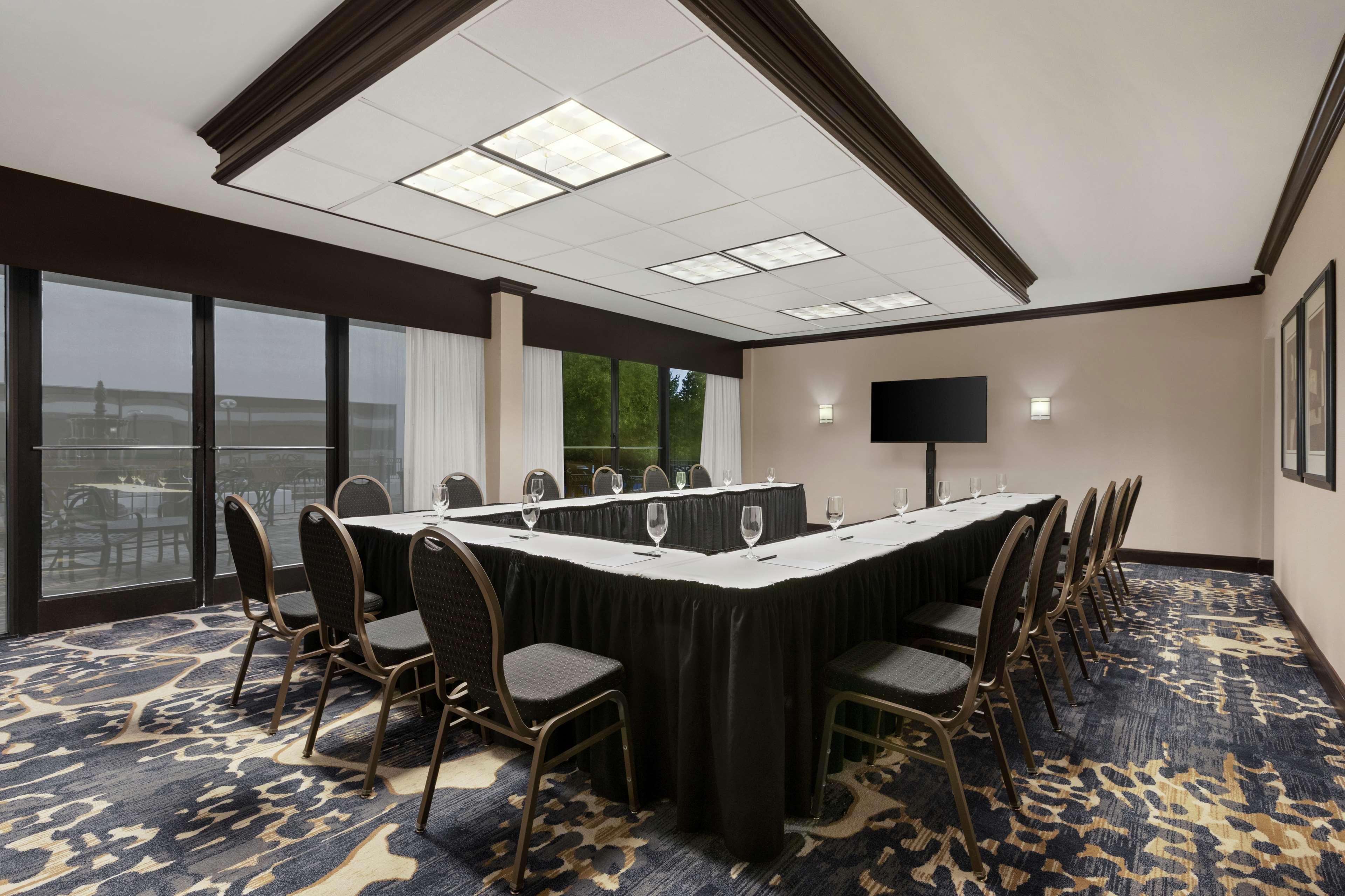 Hotel Doubletree By Hilton South Charlotte Tyvola Exterior foto