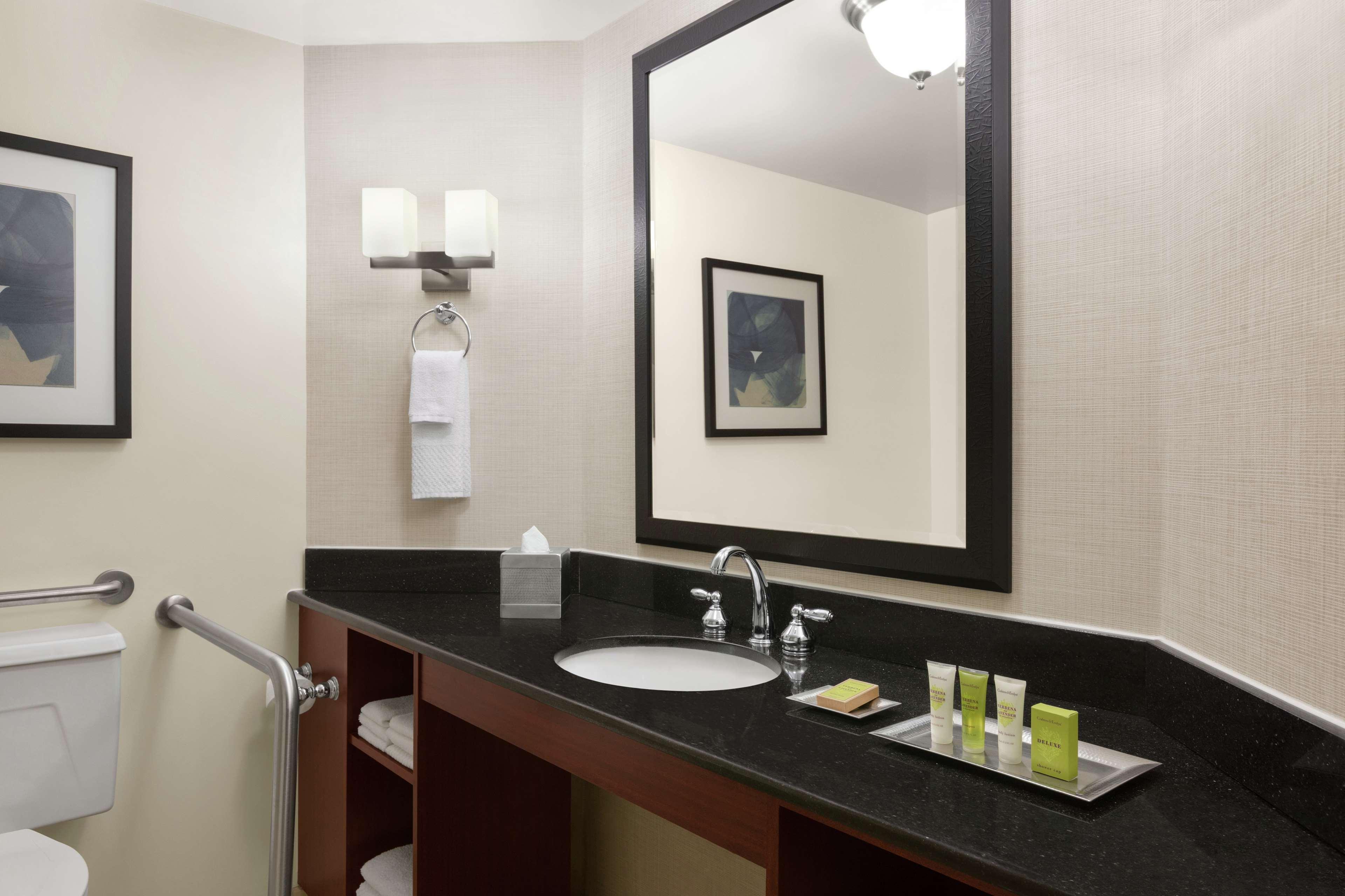 Hotel Doubletree By Hilton South Charlotte Tyvola Exterior foto