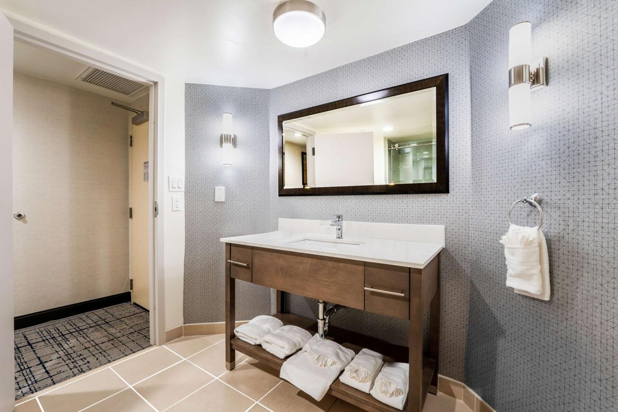 Hotel Doubletree By Hilton South Charlotte Tyvola Exterior foto
