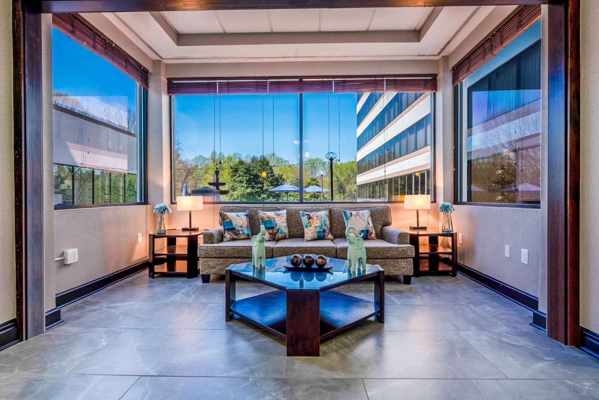 Hotel Doubletree By Hilton South Charlotte Tyvola Exterior foto