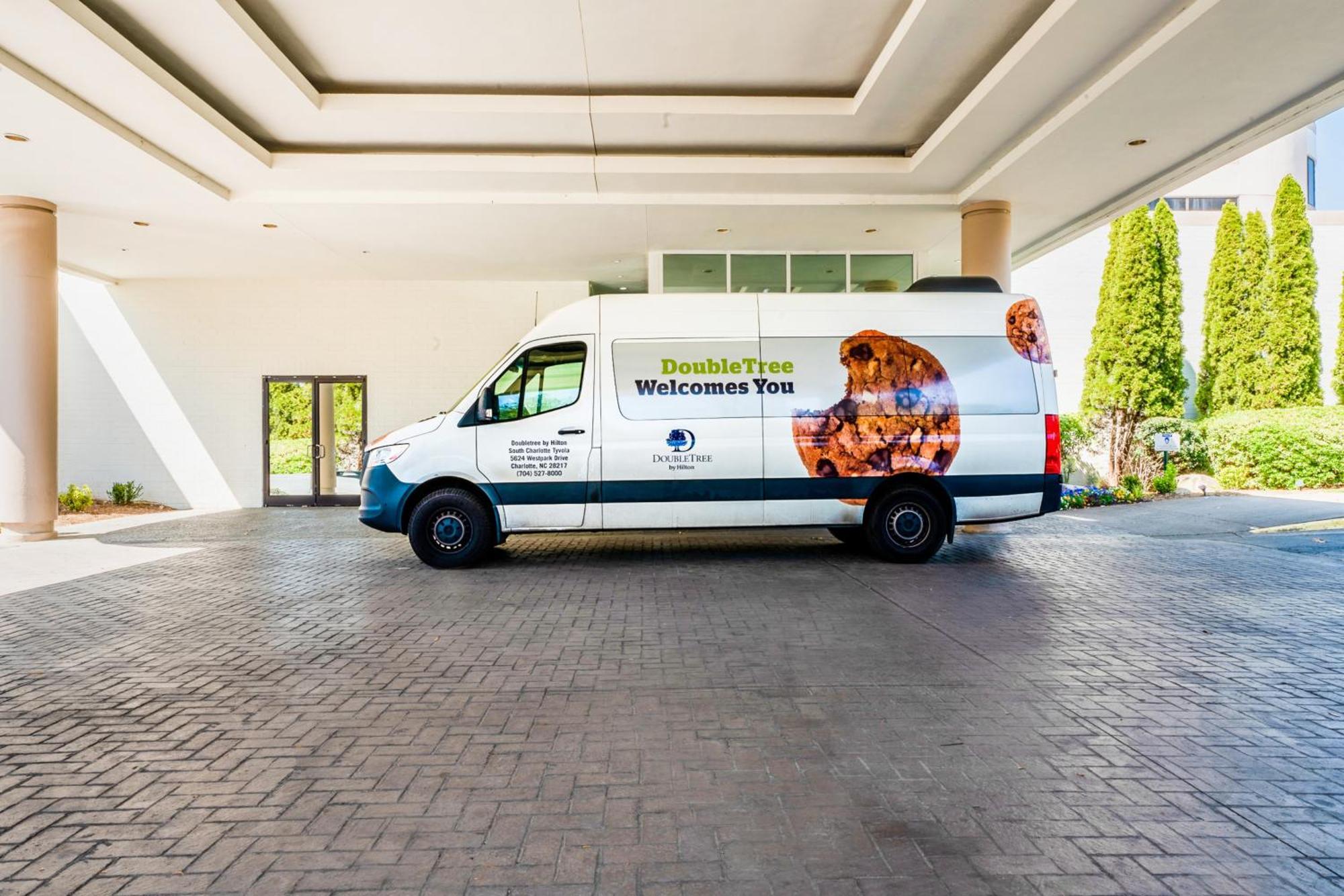 Hotel Doubletree By Hilton South Charlotte Tyvola Exterior foto